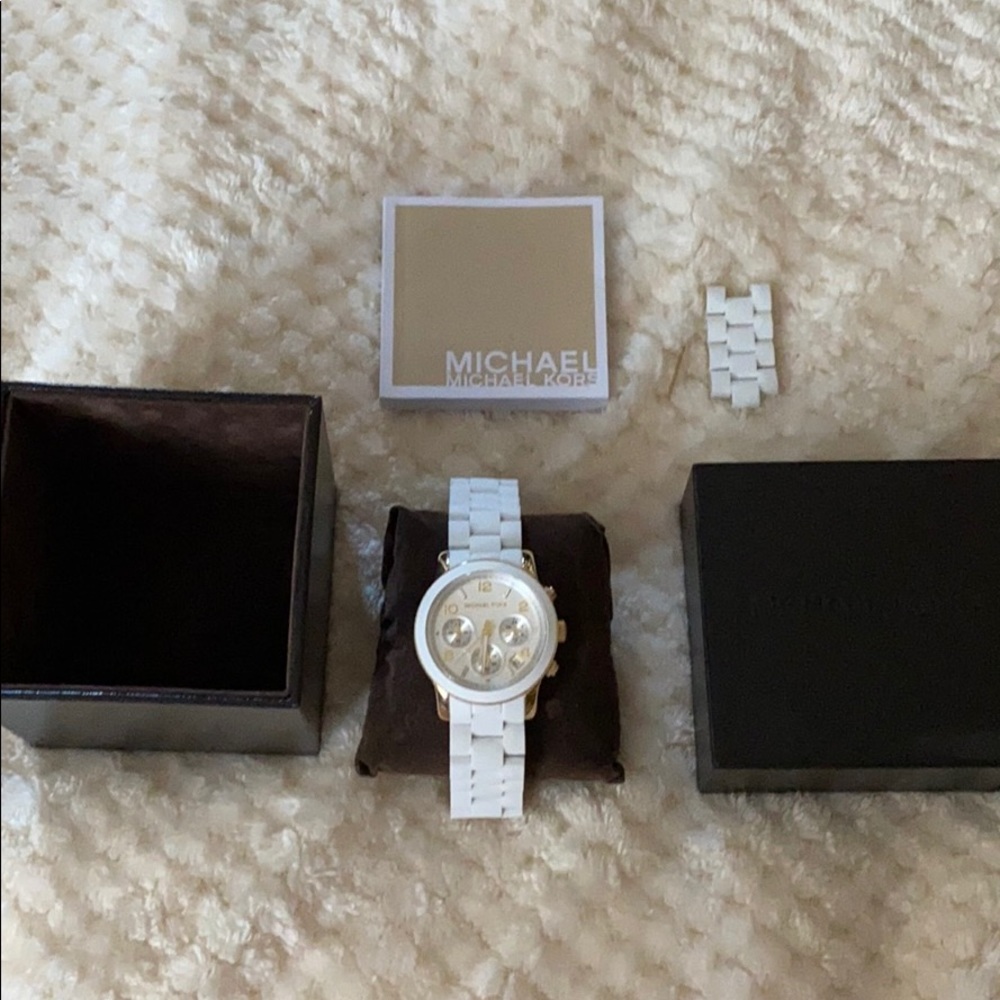 Michael Kors women’s white/gold wristwatch ⌚️